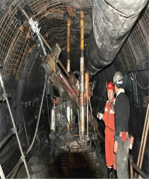 打100米巖石孔 大灣煤礦選擇巨匠架柱式液壓鉆機(jī)